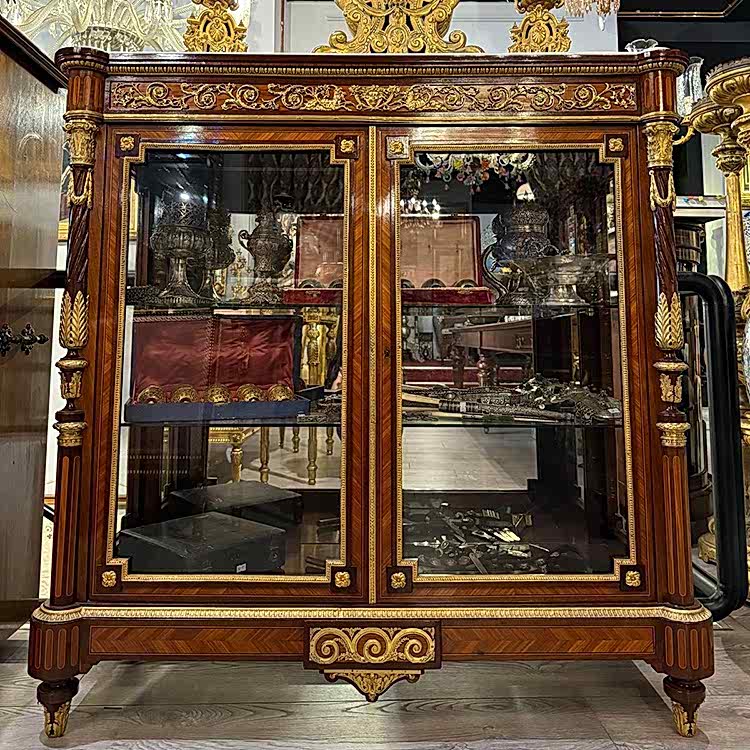 Fransız İmzalı Bronz Detaylı Teşhir Vitrini